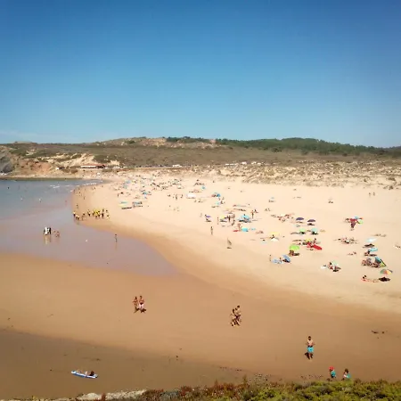 Casa de Férias 4 Bedrooms House With Furnished Terrace And Wifi At 4 Km Away From The *